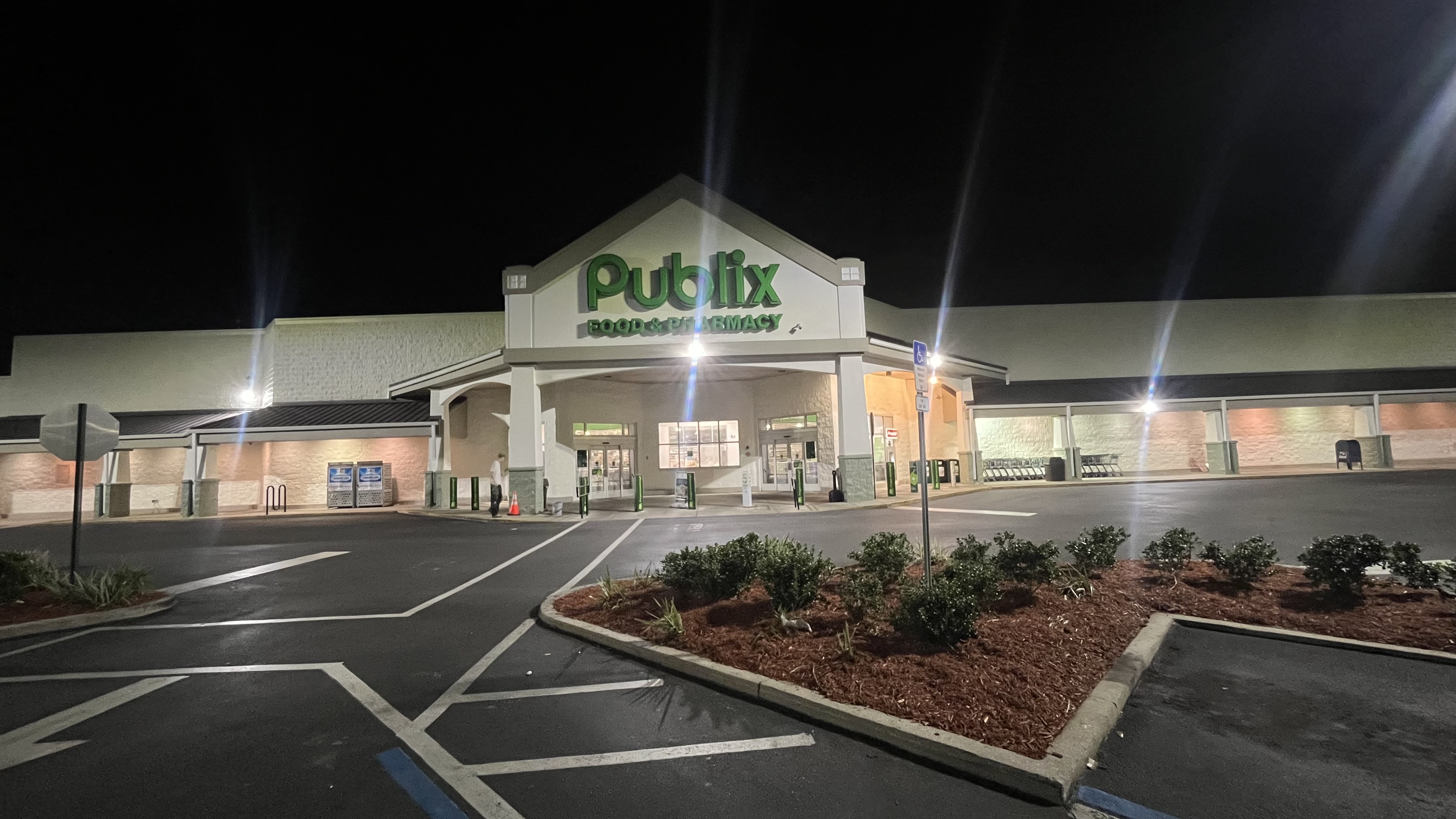 Publix supermarket exterior painting white gray by HPC Florida