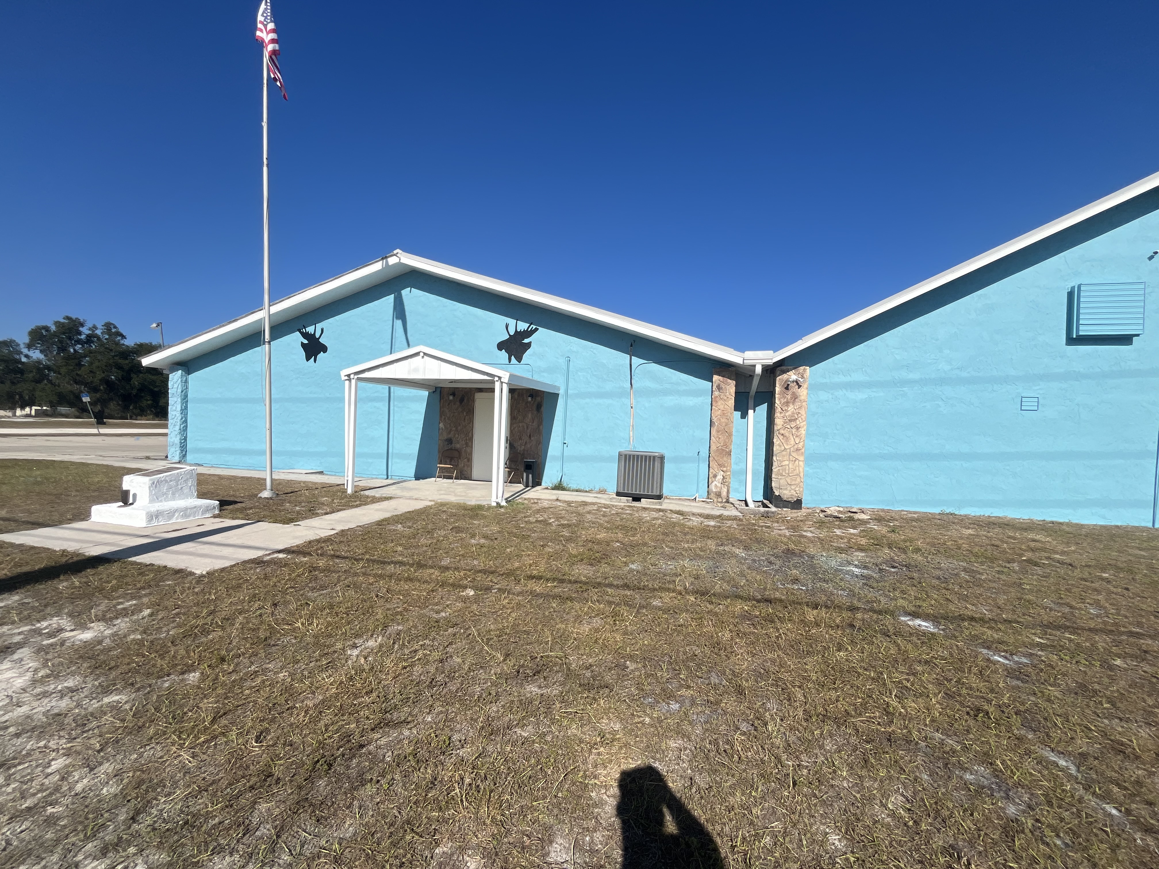 Moose Lodge exterior after painting aqua blue finish by HPC Florida