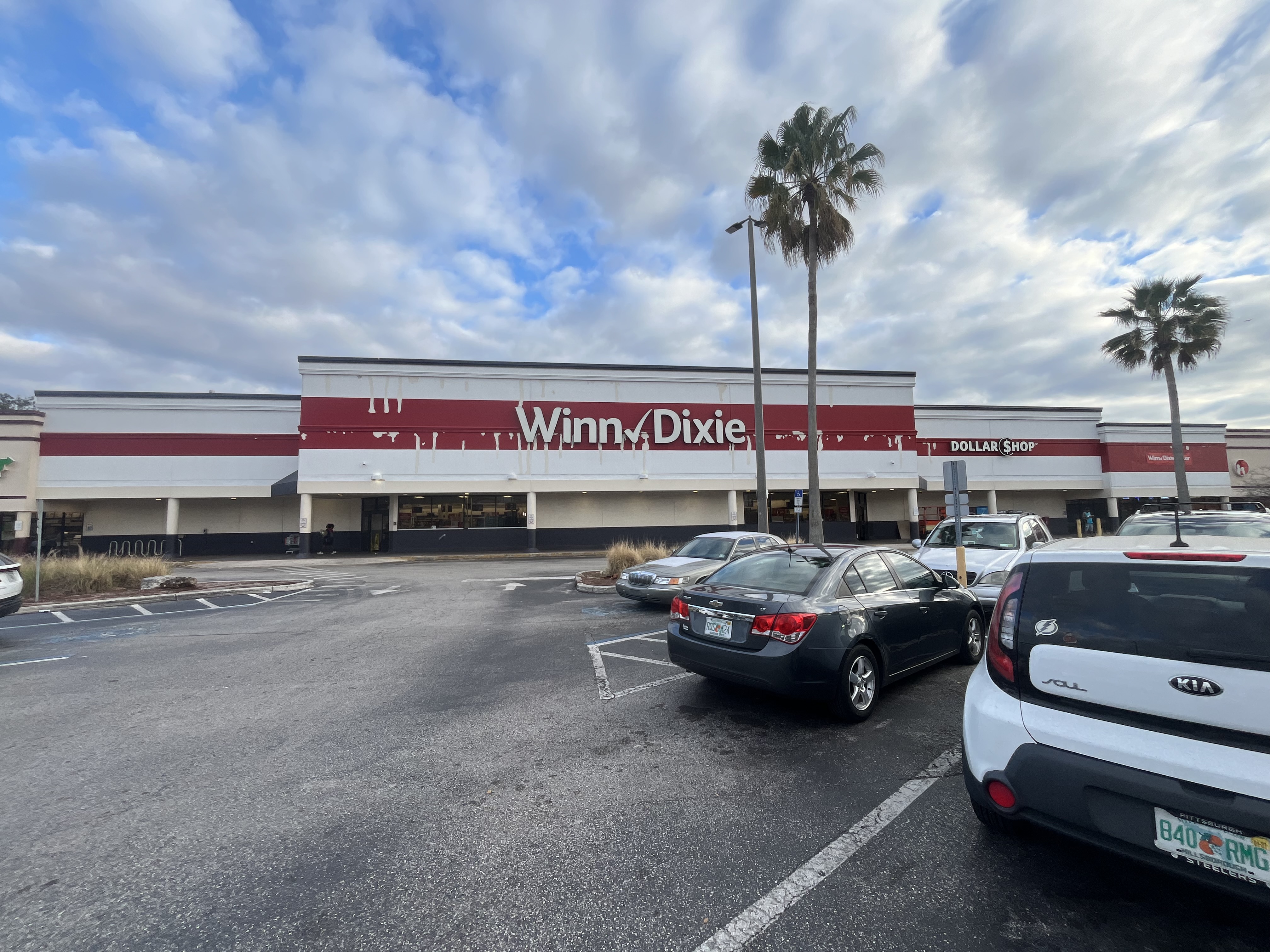 Winn-Dixie shopping center exterior after painting red white finish by HPC Florida