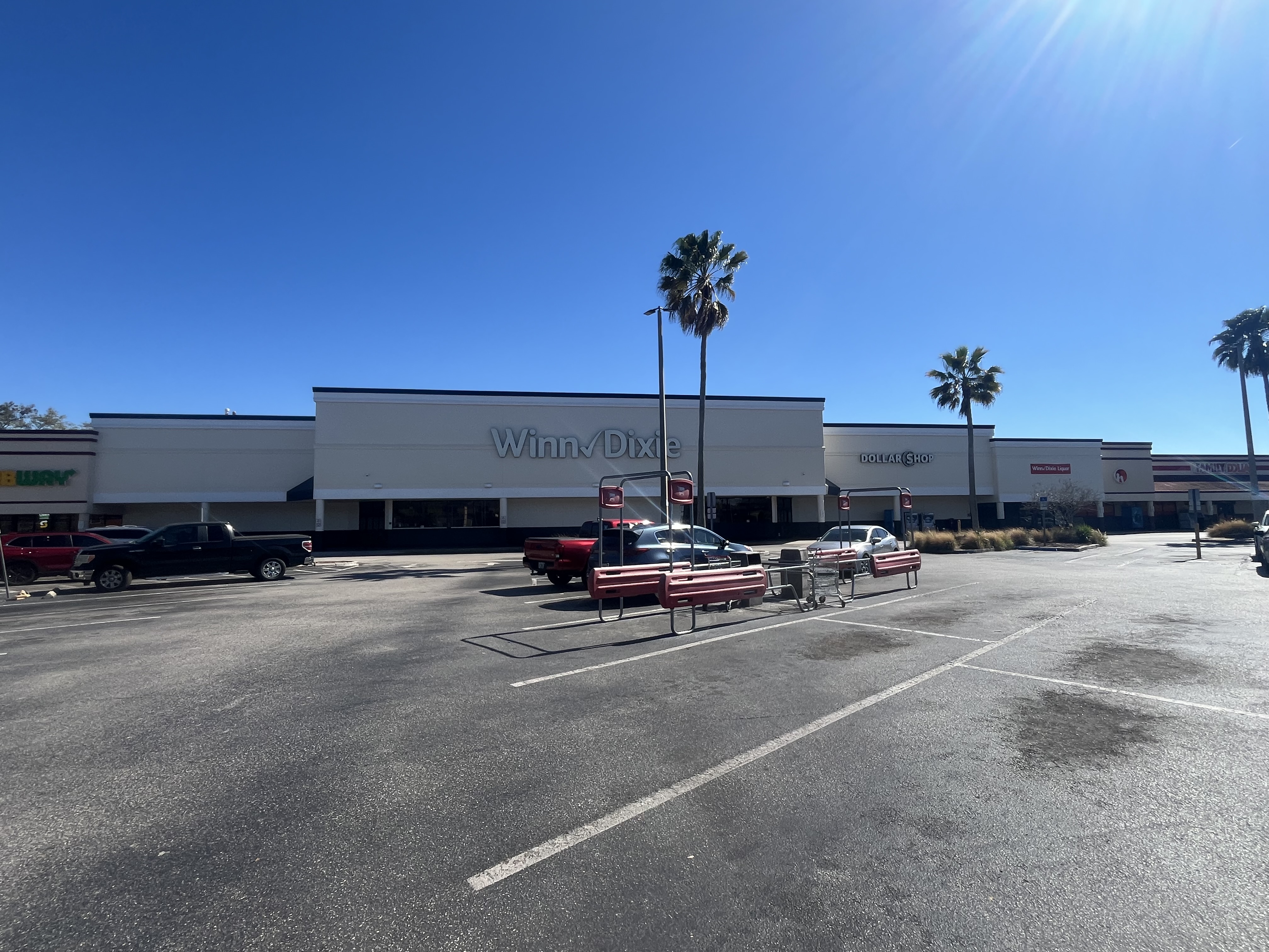 Winn-Dixie shopping center exterior before painting by HPC Florida